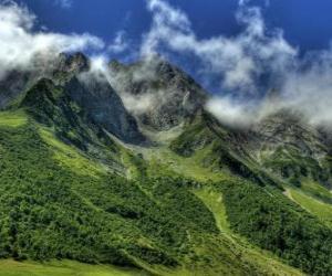Puzzle Ο Col des Aravis είναι ένα ορεινό πέρασμα στις γαλλικές Αλπεις